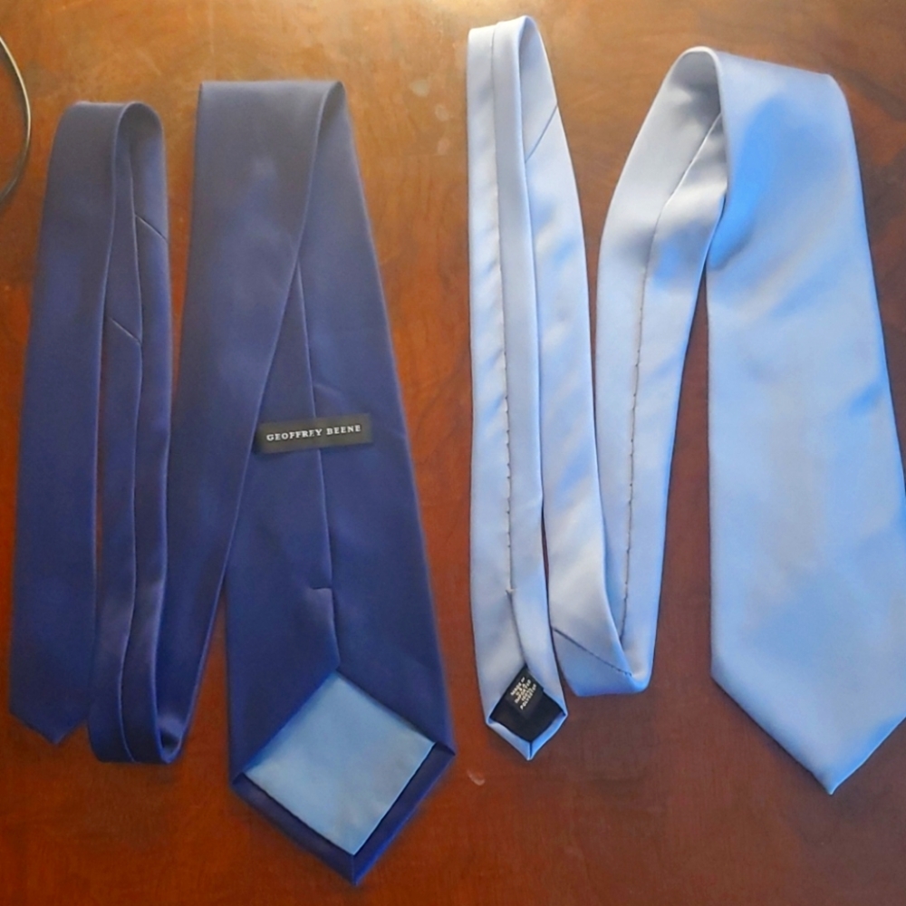 2 Geoffrey Beene Ties